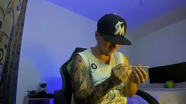 male pussy online show from 09/20/25, 04:08