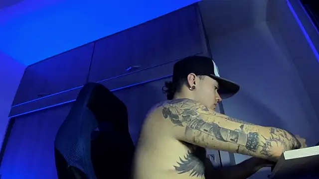 male pussy online show from 12/19/25, 10:39