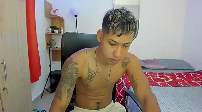 Snapshot of slim_master12 chatting on 03/18/25, 10:57 slim master12 online show from 03/18/25, 10:57