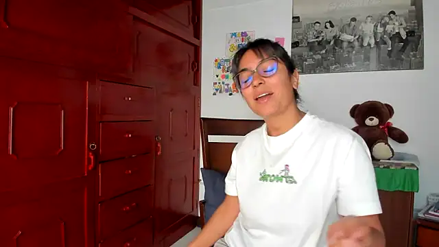 Snapshot of Isabellaa22_1 chatting on 12/03/24, 03:33 Isabellaa22 1 online show from 12/03/24, 03:33