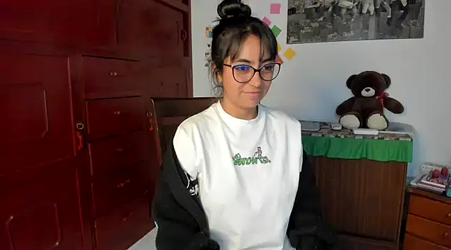 Snapshot of Isabellaa22_1 chatting on 12/03/24, 10:18 Isabellaa22 1 online show from 12/03/24, 10:18