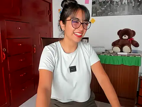 Snapshot of Isabellaa22_1 chatting on 12/04/24, 05:00 Isabellaa22 1 online show from 12/04/24, 05:00