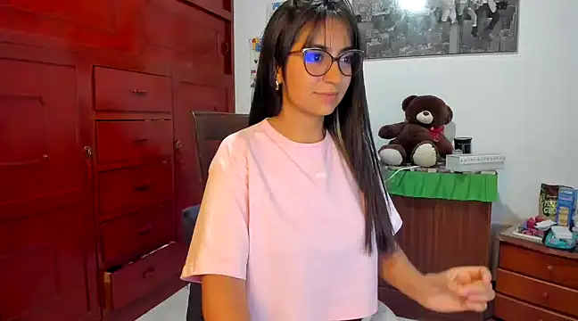 Snapshot of Isabellaa22_1 chatting on 01/12/25, 04:00 Isabellaa22 1 online show from 01/12/25, 04:00