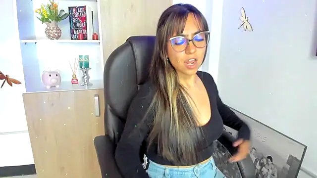 Snapshot of Isabellaa22_1 chatting on 02/17/25, 02:37 Isabellaa22 1 online show from 02/17/25, 02:37