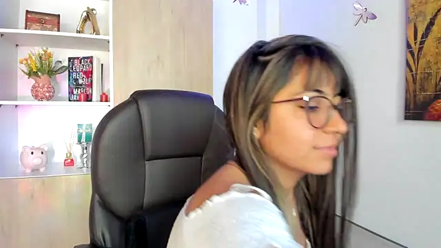 Snapshot of Isabellaa22_1 chatting on 02/18/25, 03:21 Isabellaa22 1 online show from 02/18/25, 03:21