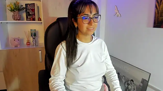 Snapshot of Isabellaa22_1 chatting on 02/19/25, 03:06 Isabellaa22 1 online show from 02/19/25, 03:06