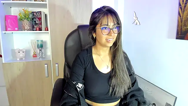 Snapshot of Isabellaa22_1 chatting on 02/21/25, 01:44 Isabellaa22 1 online show from 02/21/25, 01:44