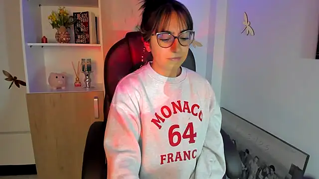 Snapshot of Isabellaa22_1 chatting on 03/04/25, 09:32 Isabellaa22 1 online show from 03/04/25, 09:32