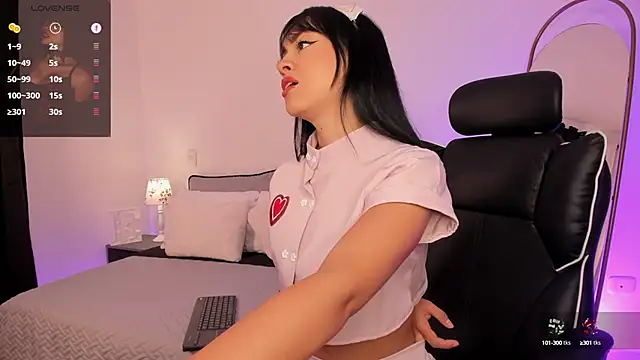 emilyruiz1 online show from 02/15/25, 11:39