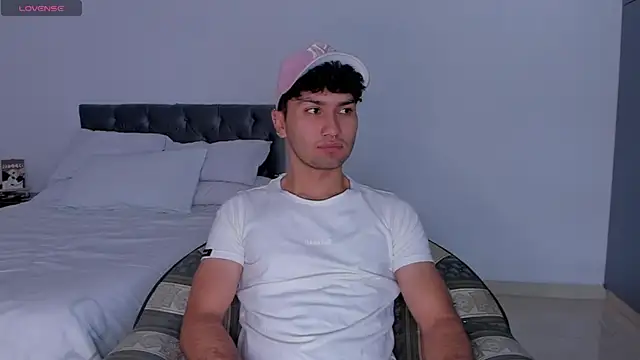 Snapshot of Valerio_James7 chatting on 12/03/24, 04:06 Valerio James7 online show from 12/03/24, 04:06