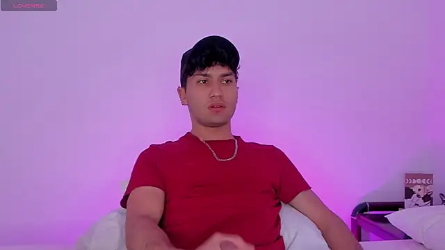 Snapshot of Valerio_James7 chatting on 01/20/25, 06:53 Valerio James7 online show from 01/20/25, 06:53