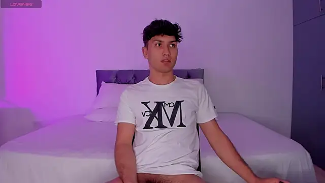 Snapshot of Valerio_James7 chatting on 03/03/25, 11:03 Valerio James7 online show from 03/03/25, 11:03