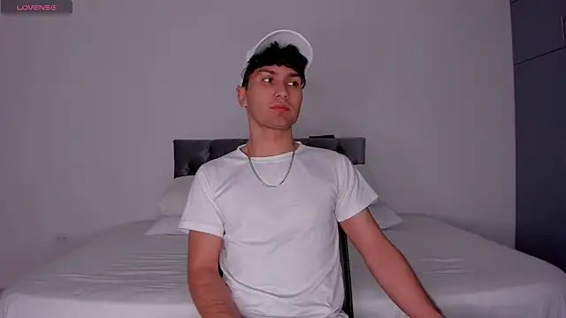 Snapshot of Valerio_James7 chatting on 03/12/25, 03:46 Valerio James7 online show from 03/12/25, 03:46