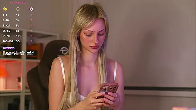 Snapshot of BabeHolly chatting on 10/09/25, 09:35 BabeHolly online show from 10/09/25, 09:35