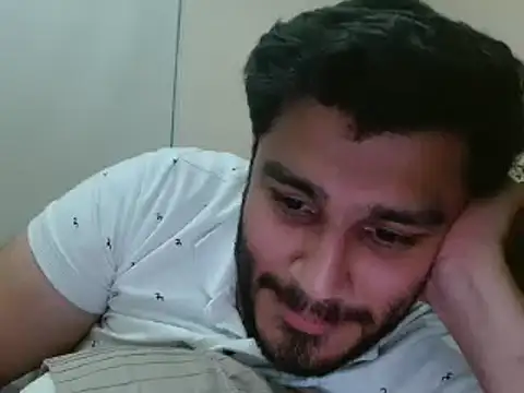 Snapshot of robintoit chatting on 12/04/24, 04:27 robintoit online show from 12/04/24, 04:27