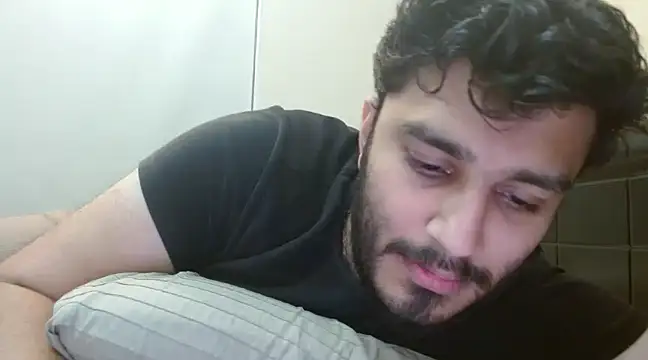 Snapshot of robintoit chatting on 12/11/24, 01:58 robintoit online show from 12/11/24, 01:58