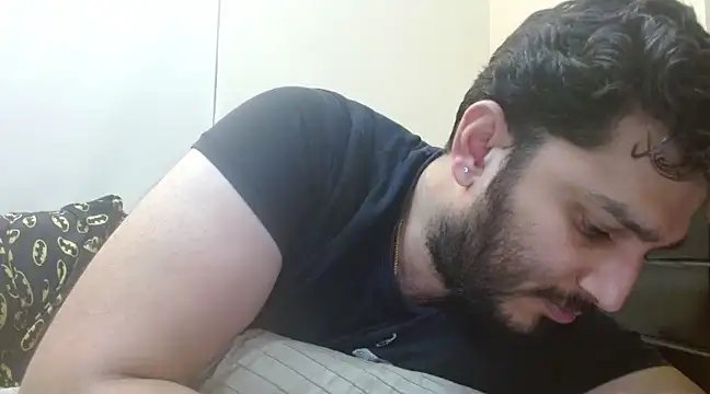 Snapshot of robintoit chatting on 12/12/24, 05:04 robintoit online show from 12/12/24, 05:04