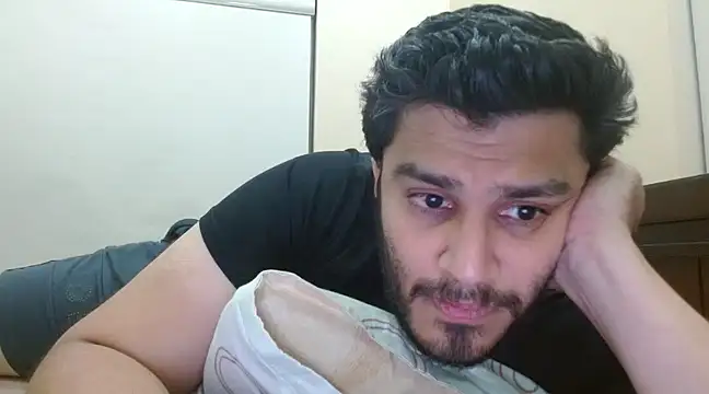 Snapshot of robintoit chatting on 02/19/25, 04:33 robintoit online show from 02/19/25, 04:33