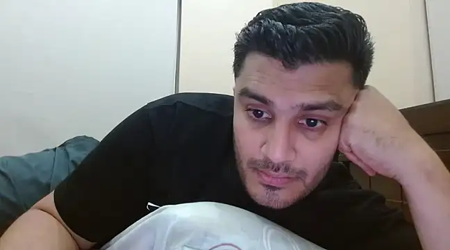 Snapshot of robintoit chatting on 03/06/25, 05:00 robintoit online show from 03/06/25, 05:00