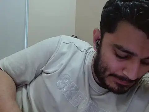 Snapshot of robintoit chatting on 09/13/25, 03:28 robintoit online show from 09/13/25, 03:28