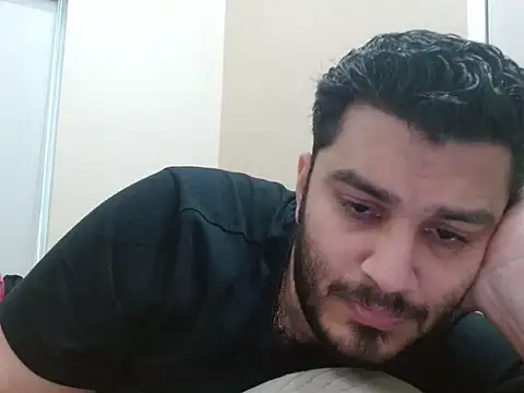 Snapshot of robintoit chatting on 09/17/25, 08:16 robintoit online show from 09/17/25, 08:16