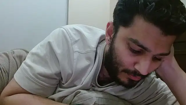 Snapshot of robintoit chatting on 09/26/25, 02:21 robintoit online show from 09/26/25, 02:21