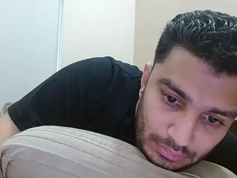 Snapshot of robintoit chatting on 10/11/25, 04:01 robintoit online show from 10/11/25, 04:01