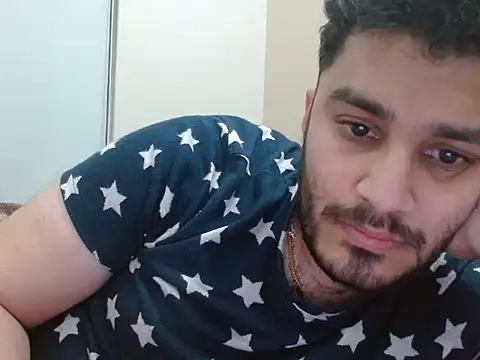 Snapshot of robintoit chatting on 10/23/25, 02:16 robintoit online show from 10/23/25, 02:16