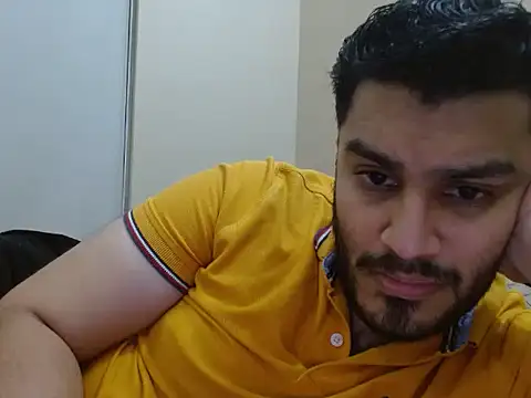 Snapshot of robintoit chatting on 10/25/25, 04:13 robintoit online show from 10/25/25, 04:13