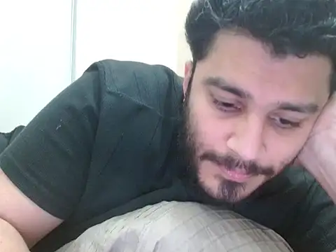 Snapshot of robintoit chatting on 11/20/25, 02:01 robintoit online show from 11/20/25, 02:01