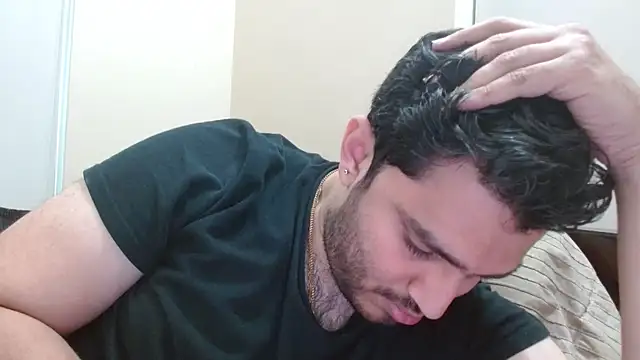 Snapshot of robintoit chatting on 11/26/25, 06:14 robintoit online show from 11/26/25, 06:14