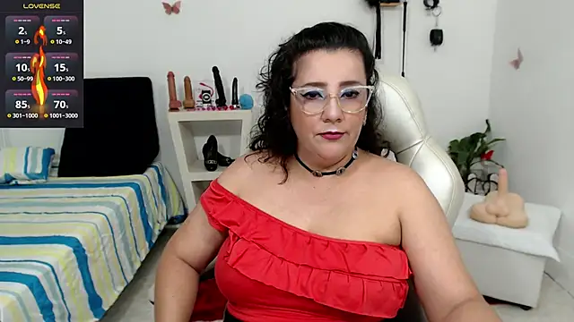 mom hot   online show from 11/09/25, 06:17