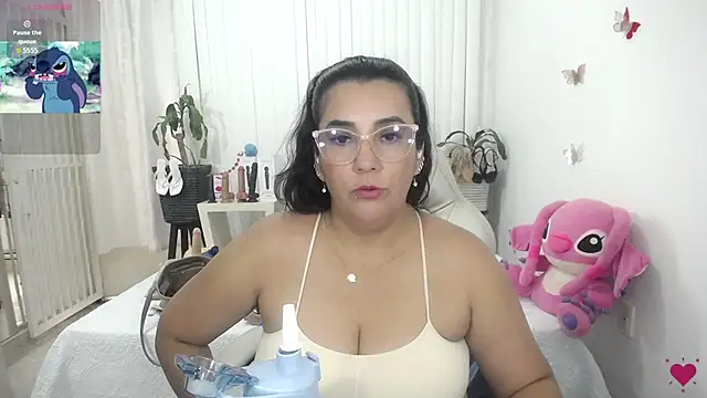 Snapshot of mom_hot__ chatting on 07/06/26, 10:34 mom hot online show from 07/06/26, 10:34