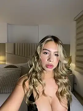  laura 02 online show from 05/12/26, 07:11