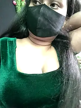 Idhika Paul online show from 10/31/25, 01:17