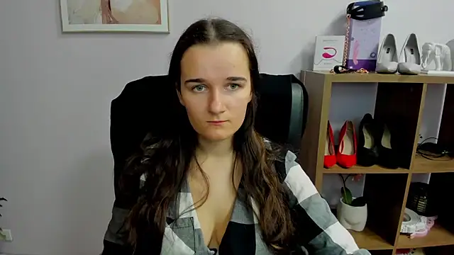 Snapshot of KateDelight chatting on 10/12/25, 01:54 KateDelight online show from 10/12/25, 01:54