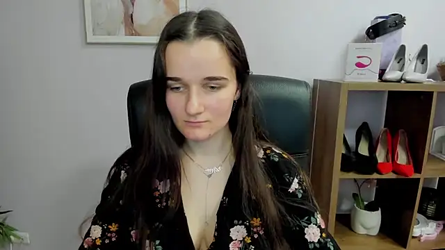 Snapshot of KateDelight chatting on 11/30/25, 02:32 KateDelight online show from 11/30/25, 02:32