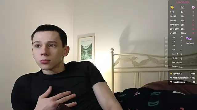 Snapshot of R1mmo__ chatting on 12/20/24, 03:21 R1mmo online show from 12/20/24, 03:21