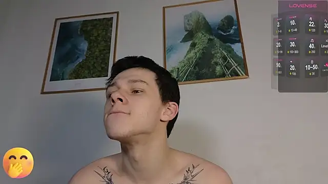 Snapshot of R1mmo__ chatting on 03/19/25, 05:41 R1mmo online show from 03/19/25, 05:41