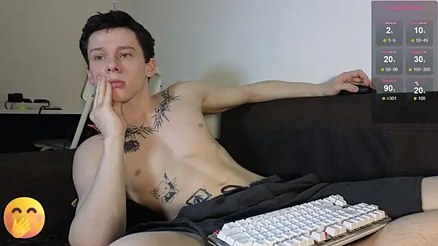 Snapshot of R1mmo__ chatting on 03/20/25, 12:22 R1mmo online show from 03/20/25, 12:22