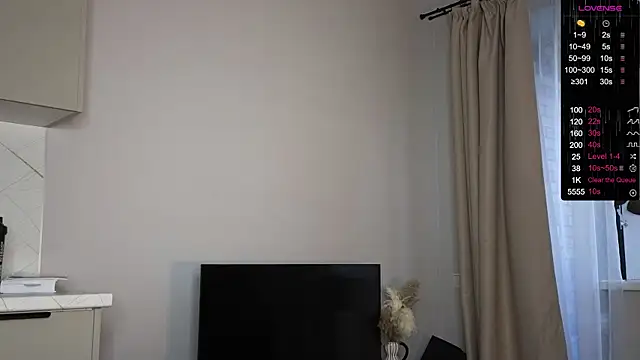 Snapshot of R1mmo__ chatting on 09/12/25, 04:18 R1mmo online show from 09/12/25, 04:18