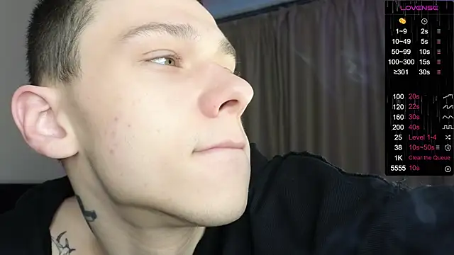 Snapshot of R1mmo__ chatting on 10/11/25, 07:18 R1mmo online show from 10/11/25, 07:18