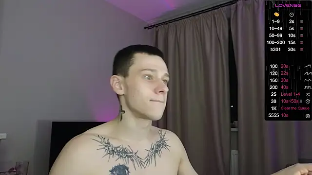 Snapshot of R1mmo__ chatting on 10/11/25, 08:18 R1mmo online show from 10/11/25, 08:18