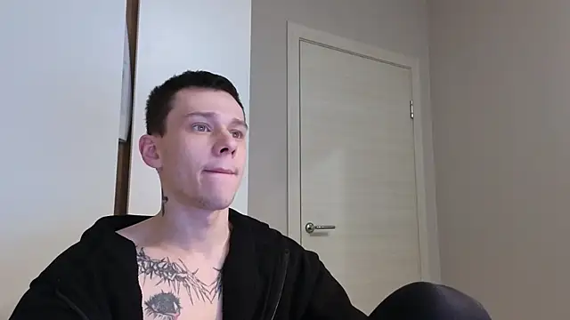 Snapshot of R1mmo__ chatting on 10/24/25, 07:21 R1mmo online show from 10/24/25, 07:21