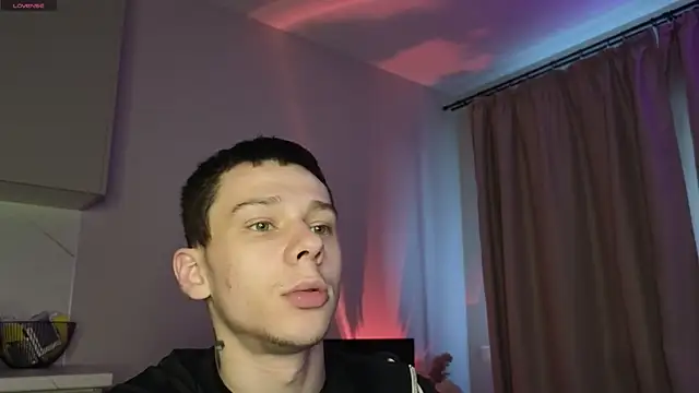 Snapshot of R1mmo__ chatting on 10/27/25, 08:40 R1mmo online show from 10/27/25, 08:40