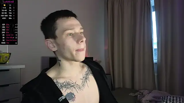 Snapshot of R1mmo__ chatting on 10/28/25, 11:36 R1mmo online show from 10/28/25, 11:36