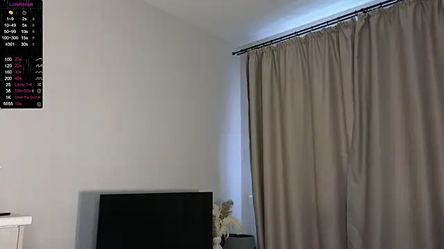 Snapshot of R1mmo__ chatting on 10/29/25, 08:38 R1mmo online show from 10/29/25, 08:38