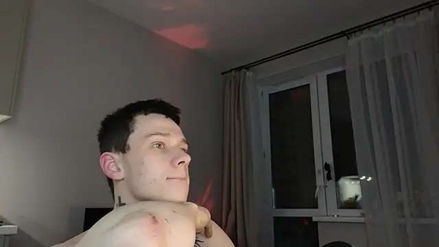 Snapshot of R1mmo__ chatting on 11/03/25, 04:08 R1mmo online show from 11/03/25, 04:08