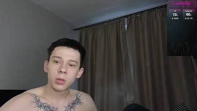 Snapshot of R1mmo__ chatting on 11/20/25, 07:52 R1mmo online show from 11/20/25, 07:52