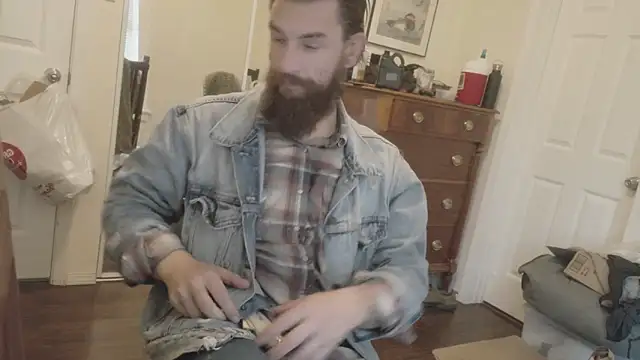 Snapshot of Armyexhibitionistvet chatting on 09/16/25, 02:01 Armyexhibitionistvet online show from 09/16/25, 02:01